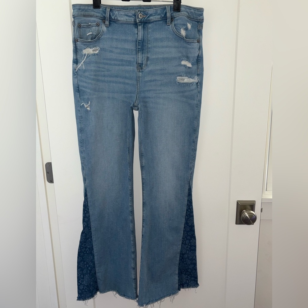 American Eagle super hi-rise flare jeans with floral print inset sz 14 Reg NWOT